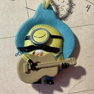 Despicable Me Minion Hanging Toy GM Cereal Back Pack Zipper Pull Ornament